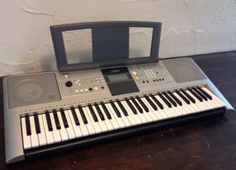 Yamaha YPT-320 Touch Response Keyboard in Almost-New Condition $90 1