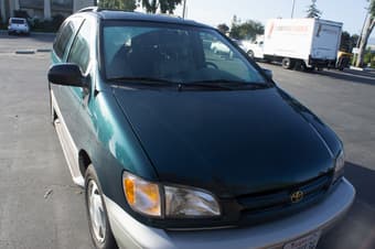 1998 Toyota Sienna  XLE  for $4300 2