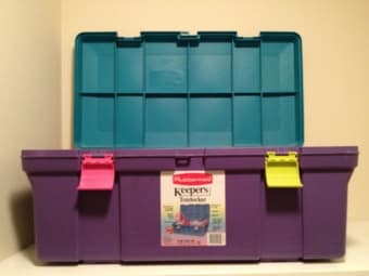 Storage bin - Rubbermaid storage chest with lid 2