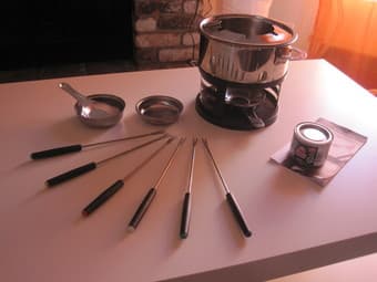 Brand New Trudeau Fondue Set - only 15$ 1