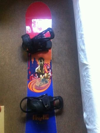 Selling my snowboard, two pairs of bindings and boots 1