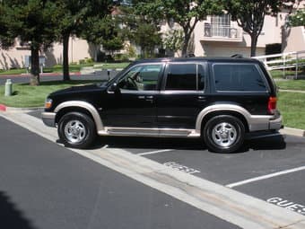 Ford Explorer - 1999 -  Eddie Bauer Model - V8 1