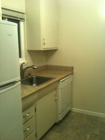 Available: Very bright, large 1 bd/1 bth. Menlo Park Close to Stanford 3