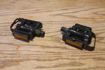 bicycle pedals - $2 1