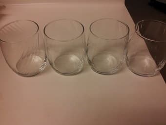 A set of 4 glasses 2