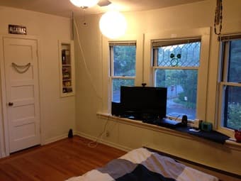 1 Dec-31 Jan,1300$/mn-1Rm, 3 blocks from Uni Ave,PA,10min from campus 3