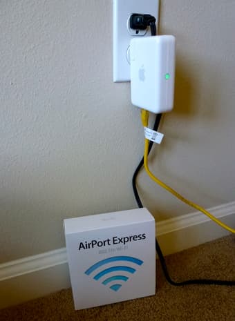 APPLE AIRPORT EXPRESS with BOX 1