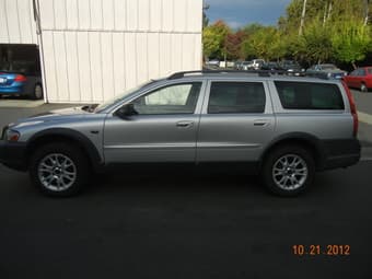 2004 Volvo XC70 2.5T, Silver, 140552mi, clean title - $7990 2