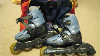 $5_Roller skating shoes 1