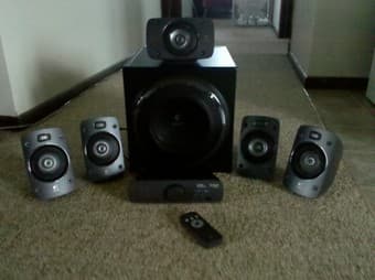 Logitech Z906 5.1 Surround Sound $300 1