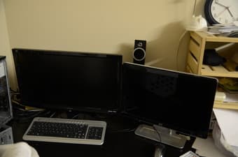 Viewsonic 24 LCD monitor or HP 19 inch LCD monitor 1