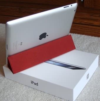 Apple iPad 3rd-Generation with SMART COVER AND ZAGG Screen ($430) 2