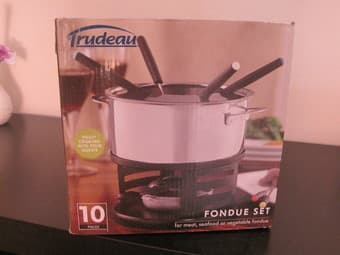 Brand New Trudeau Fondue Set - only 10$ 3