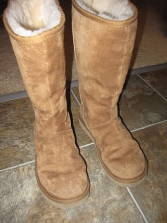 Excellent condition attractive UGG boots $80 2
