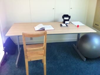 Sturdy desk 1