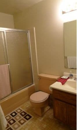 $950 female roommate wanted in a spacious 2br/1bath apt(available now) 2