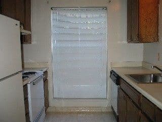 $950 female roommate wanted in a spacious 2br/1bath apt(available now) 3