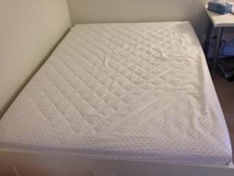 Queen size bed & frame for only $190 2