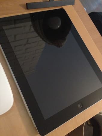 iPad2 64 GB Wifi - Model #MD335LL w/ Applecare+ 1