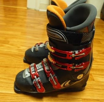 Snowboard, Snowboard boots, Ski boots 3