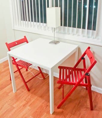 IKEA Dining table + 2 wood folding chairs + Lamp = 30$ 1