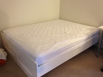 Queen size bed + Frame = $100 2