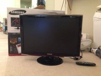 Samsung 25.5 inch LCD HDTV - $200 1