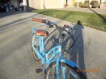 Selling women's cruiser bike 3
