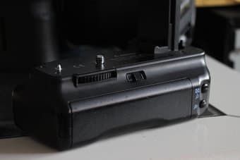 Canon BG-E2 battery grip for 20D/30D/40D/50D plus a battery for $70 2