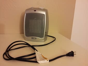 LASKO Ceramic Heater with Adjustable Thermostat ($18 OBO) 1