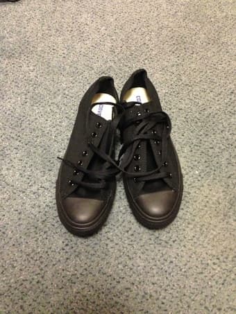 Brand New CONVERSE CHUCK TAYLOR SIZE 9 ($35). 1