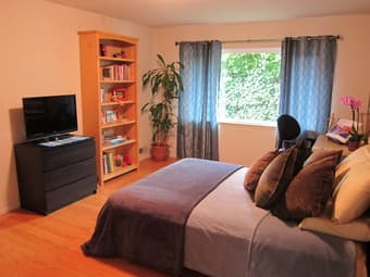 Great place to stay close to campus (airbnb) 1