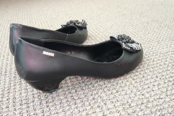 A pair of nice women's shoes for sale --- $8 3