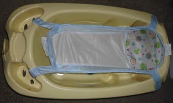 Barely used bath tub with infant net 12$ 2