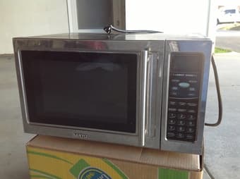 $15 Sanyo microwave 1