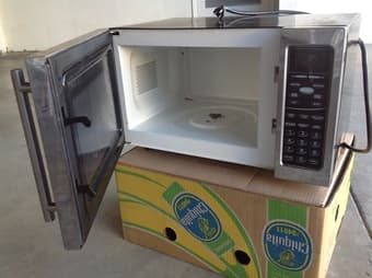 $15 Sanyo microwave 2