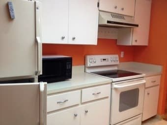 $1095 Large room in a furnished luxury condo, all utilities included 3