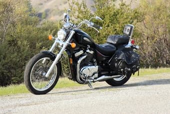 Motorcycle - Suzuki Intruder VS800GL 1