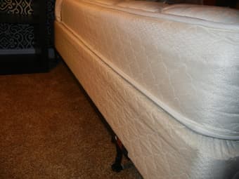 FULL SIZE MATTRESS AND BOX SPRING!! 2
