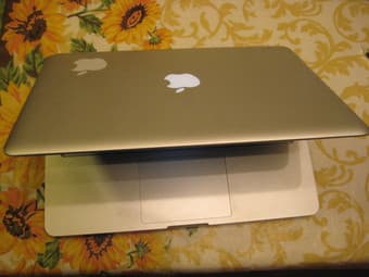 MacBook Pro 13'' i5, late 2011 - 899$ 2