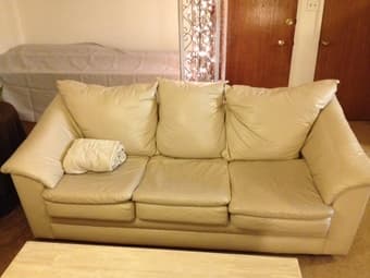Leather 3 seat sofa bed and love seat set for 400$ 3