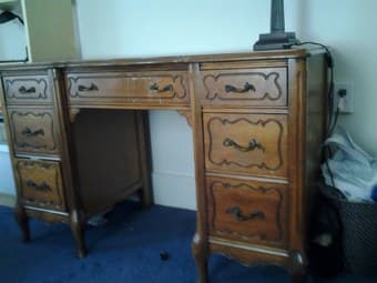 Cute old fashioned desk 2