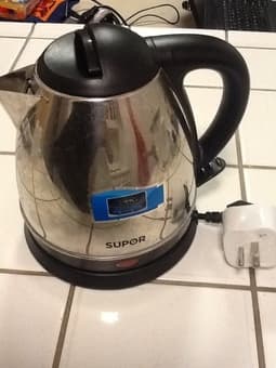 Moving sale -- electric kettle -- $15 OBO 3