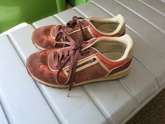 Roos Size 9 Mens Red Sneakers $35 1