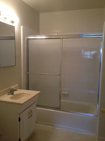 sublease4/1-6/30, near San Antonio shopping center, shared with a girl 1