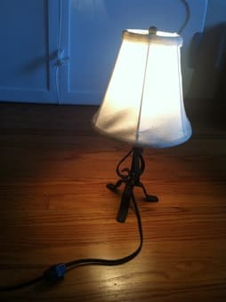 $5 table lamp with bulb 3