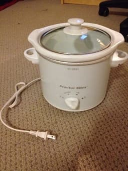 CROCK POT -- $15 1