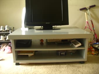 Emerson TV, TV stand，logitech studio for sale, phillip antenna 2
