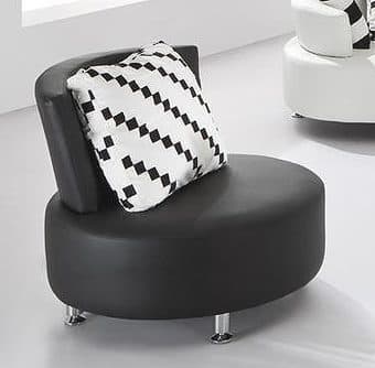 Black leather chair/ wheels 1