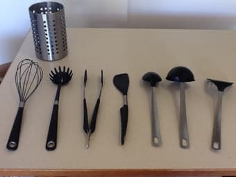 Kitchen colander with 7 utensils 2